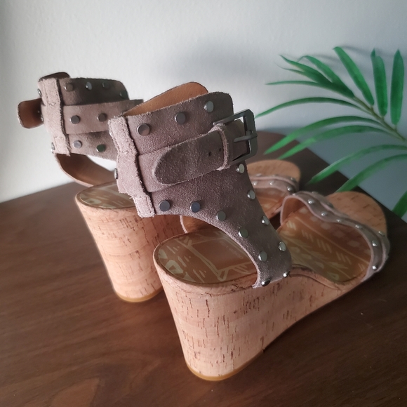 NEW🔥 Dolce Vita Stud Suede Wedge (Taupe) Sz 10 - Picture 9 of 10